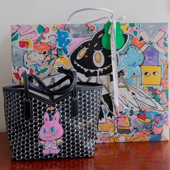 SIGNED BY ARTIST MOYNAT x KASING LUNG Collection M Tote Bag NEW Limited Edition - Picture 1 of 17